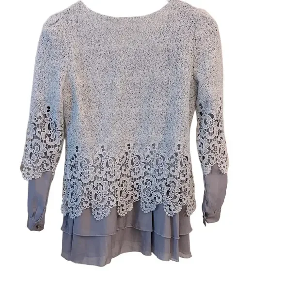 Light Gray Lace Crochet Long Sleeve Layered Chiffon Blouse Women’s Top XS/Small - Picture 4 of 8